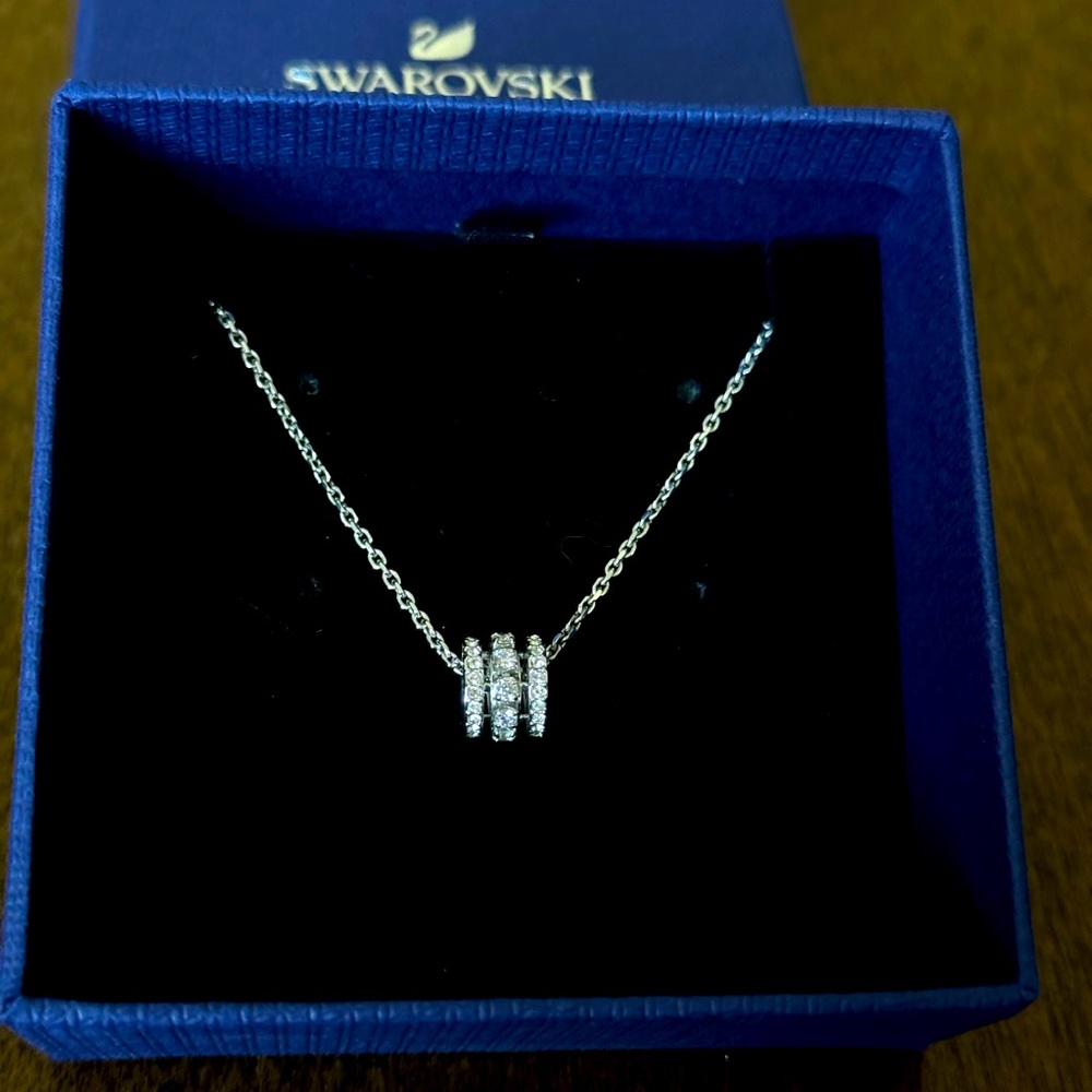 Swarovski barrel pendant and chain